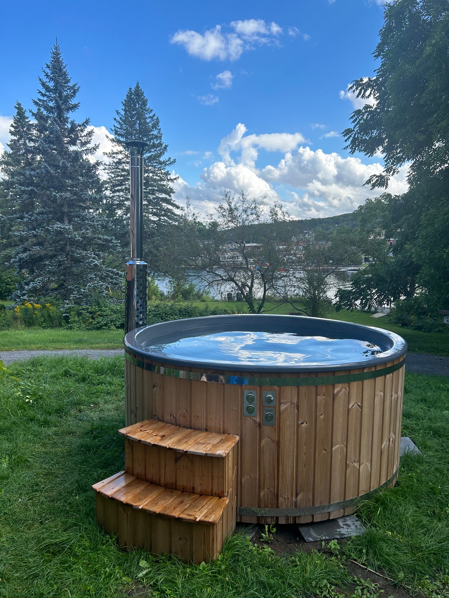 Premium Scandinavian Wood -Fired Eco Hot Tub with Fiberglass Liner, Jets & Light 5-7 person